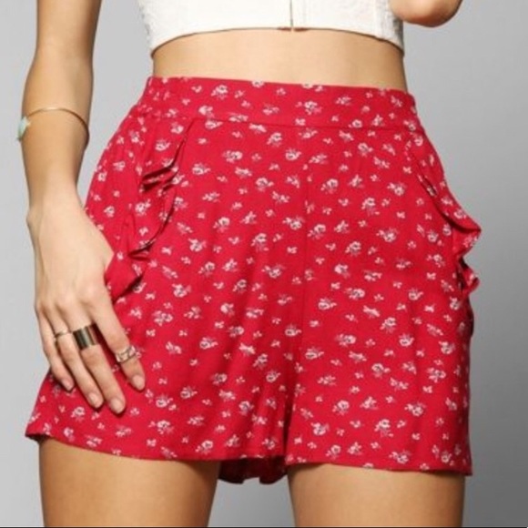 UO red floral shorts with pockets! - Picture 1 of 4